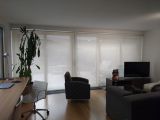cortines enrotllables de color blanc per a balconera de casa particular